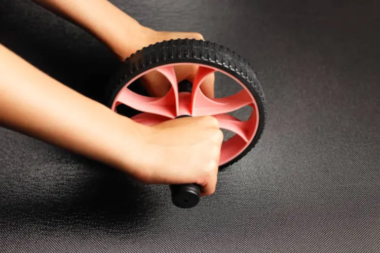 Ide Latihan Ab Wheel untuk Rutinitas Core Workout di Rumah