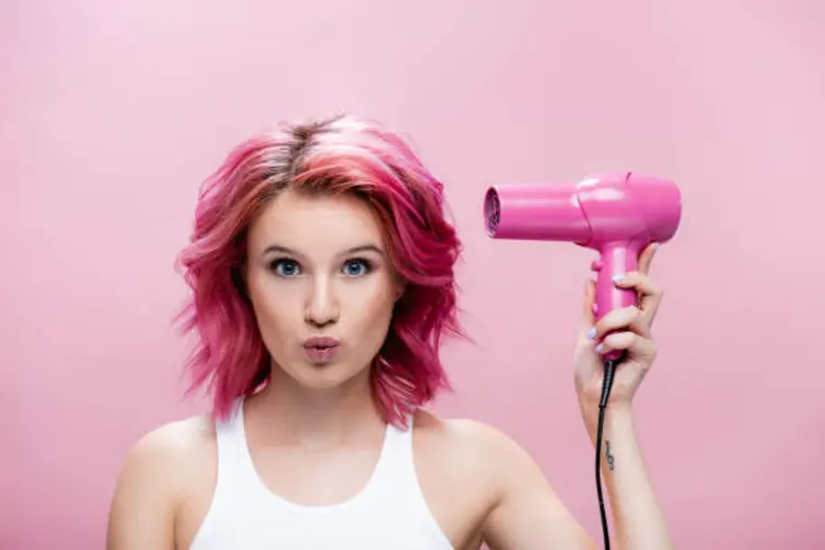 Dampak Hair Dryer terhadap Warna Cat Rambut dan Cara Aman Mengatasinya
