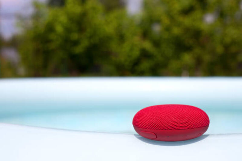 red wireless speaker. - speaker mini portable outdoor potret stok, foto, & gambar bebas royalti