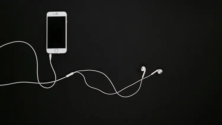 Masih Bingung? Intip Bedanya Headset Entry In-Ear dan In-Ear Biar Kamu Gak Salah Beli