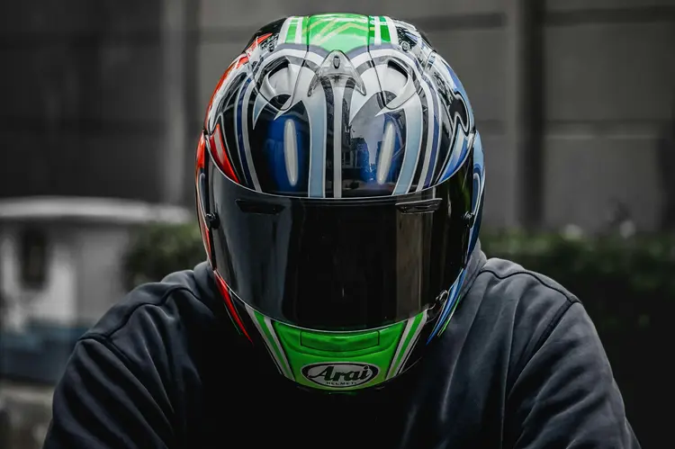Naik Motor Keren Maksimal! Ini Tutorial Memilih Shape dan Warna Helm Biar Sangar