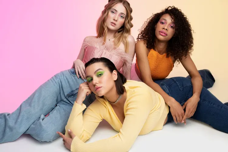 Bingung Memilih Warna Pakaian Sesuai Warna Kulit? Ikuti Trik Ini!