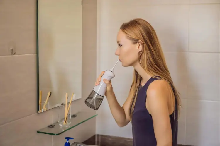 Bukan Cuma Alat Mainan! Ini Manfaat Ajaib Water Floss untuk Mulut Sehatmu
