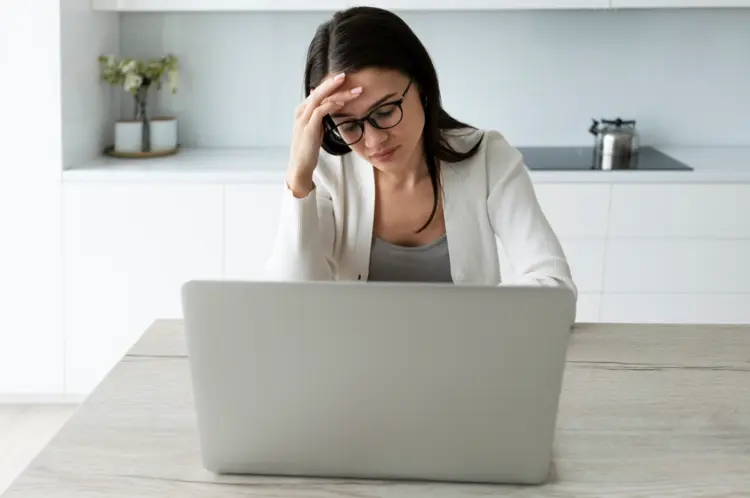 Dampak Penggunaan Laptop Jangka Panjang Terhadap Kesehatan dan Cara Mengatasinya