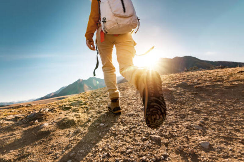 foto dekat kaki pendaki wanita - outdoor sneakers potret stok, foto, & gambar bebas royalti