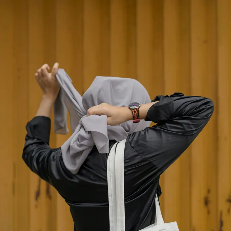 Tips Memilih Kerudung Segi Empat yang Tepat agar Tampil Stylish dan Nyaman