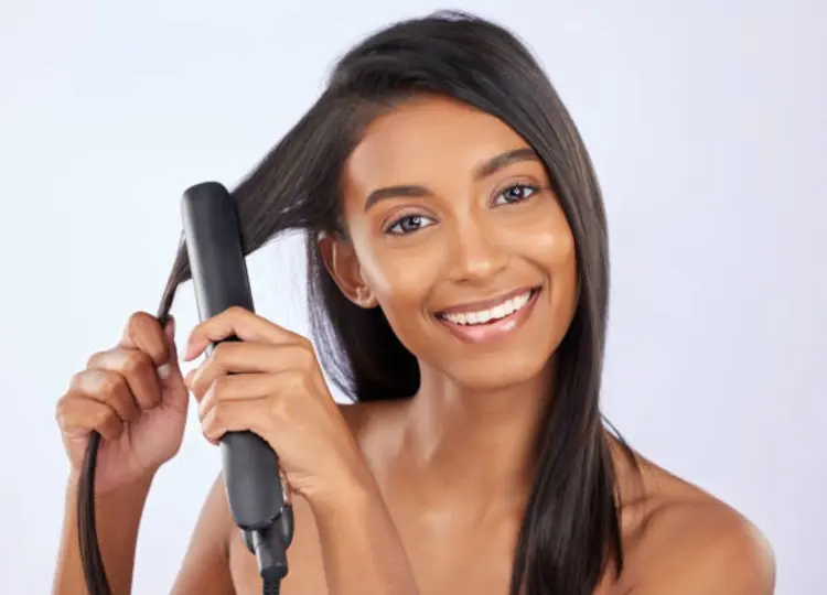 5 Tips Luruskan Rambut dengan Catokan Tanpa Bikin Rusak, Mudah Banget!