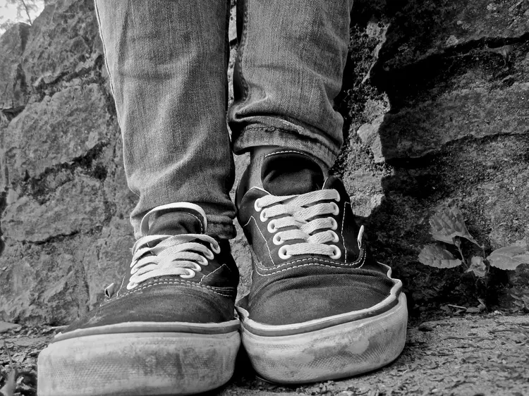 Kenapa Sepatu Bisa Bau? Ini Penyebab dan Cara Mengatasinya