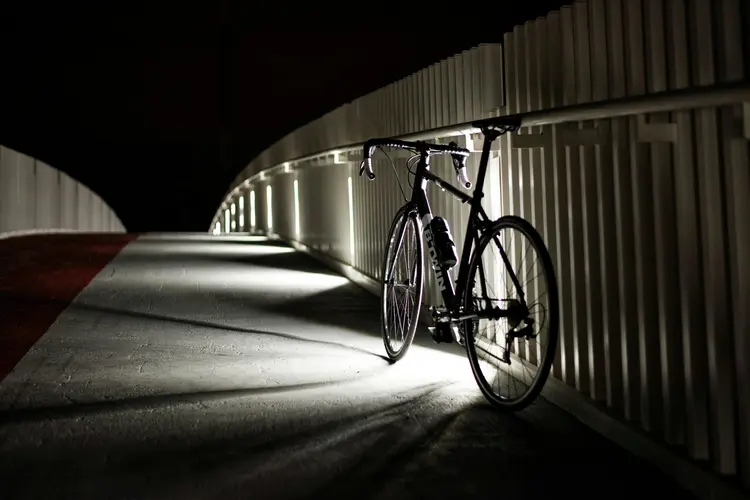 5 Tips Gowes Malam & Jarak Jauh, Biar Aman dan Tetap Fit