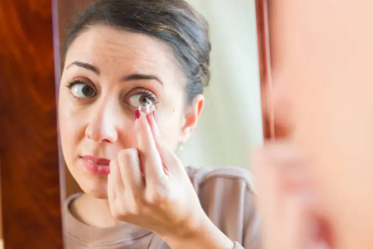 Baru Mau Pakai Softlens Mata? Ini Cara Pakai dan Memilihnya