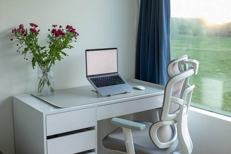 implicity-at-its-finest-a-workspace-that-inspires-focus-and-creativity.jpg (612×408)