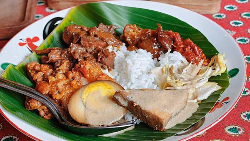Nasi Gudeg Komplit - Traditional Javanese Meal with Rice, Chicken, Egg, and Spicy Sides Nasi Gudeg Komplit - Traditional Javanese Meal with Rice, Chicken, Egg, and Spicy Sides gudeg stock pictures, royalty-free photos &amp; images