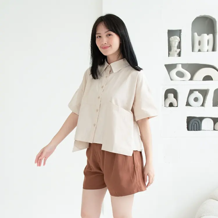 QUEENTIN Kemeja Wanita Asimetris 0662 Katun Poplin Polos Lengan Pendek