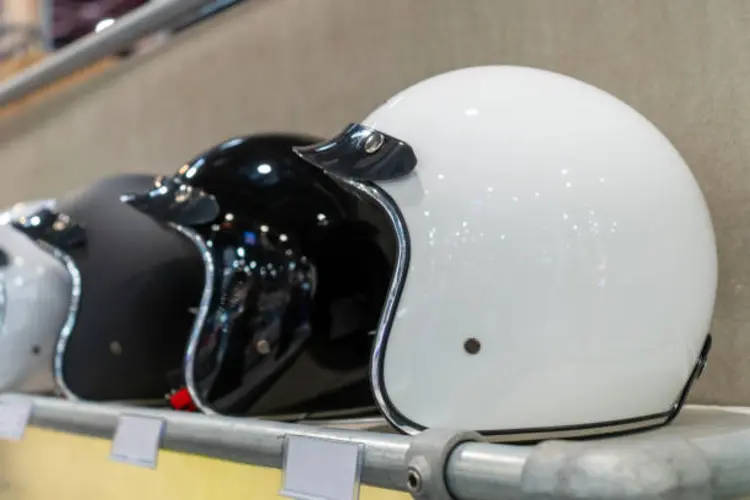 Kenapa Banyak Pengendara Pilih Helm Retro Half Face untuk Harian