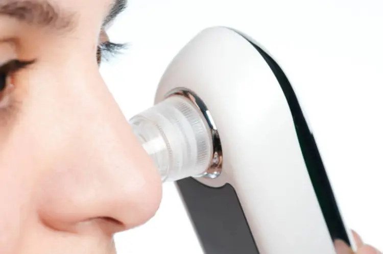 5 Kesalahan Umum Saat Menggunakan Alat Penyedot Komedo