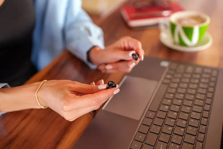 Cara Memilih Earphone Wireless yang Cocok untuk Laptop agar Nyaman Digunakan