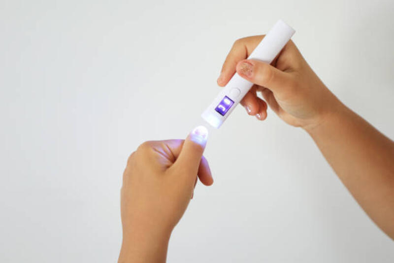 uv lamp for manicure - uv pen untuk kuku potret stok, foto, &amp; gambar bebas royalti