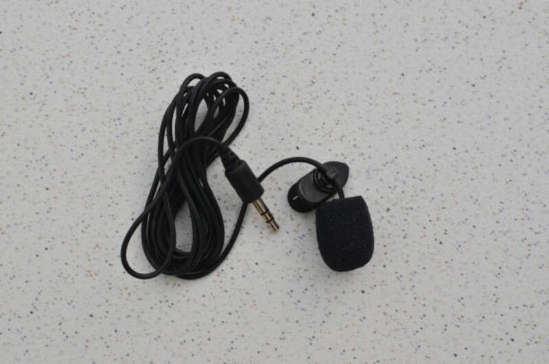 close-up-mikrofon-lavalier-profesional-sempurna-untuk-perekaman-audio-berkualitas-tinggi.jpg (612×406)