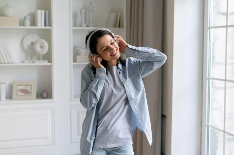 5 Cara Asyik Menikmati Musik Favorit di Rumah