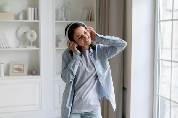 5 Cara Asyik Menikmati Musik Favorit di Rumah