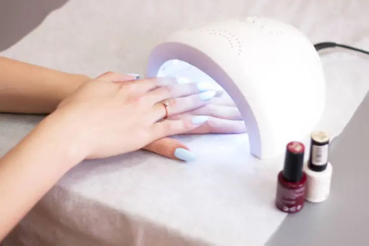 DIY Nail Art Gel di Rumah? Bakal Jadi Lebih Mudah dengan Pengering Kutek UV!