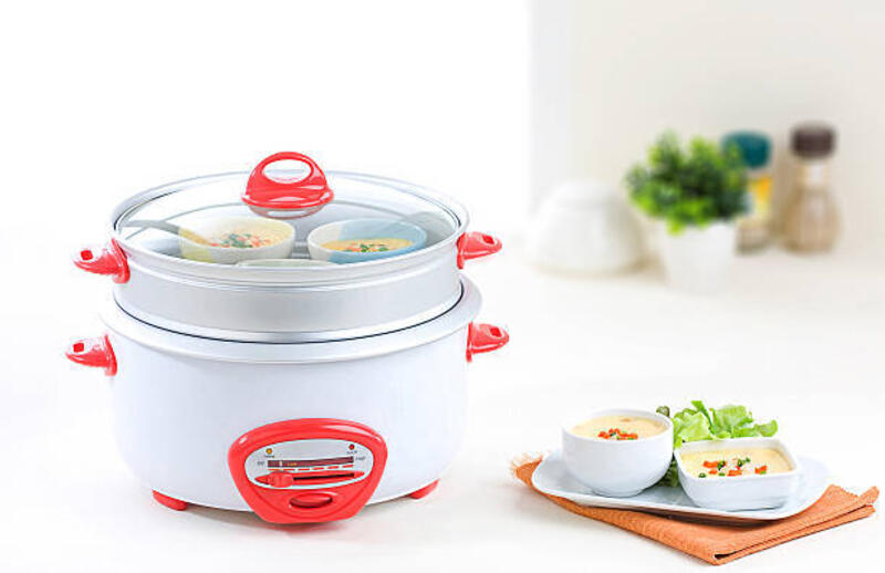 Steaming dan casserole pot peralatan dapur yang berguna