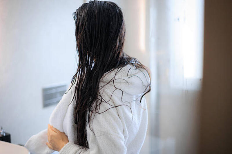 mandi, kecantikan alami, perawatan kulit korea - rambut basah habis mandi potret stok, foto, &amp; gambar bebas royalti