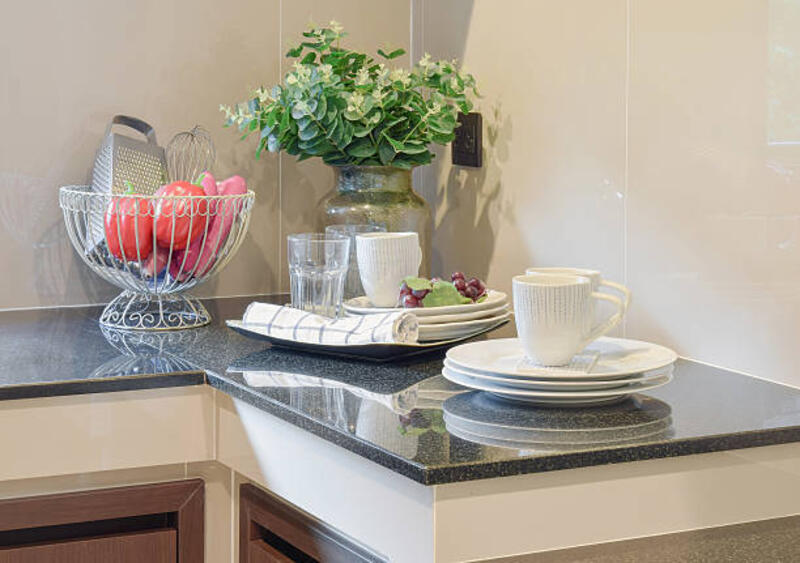 peralatan-dapur-keramik-modern-dan-peralatan-di-bagian-atas-meja.jpg (612×431)