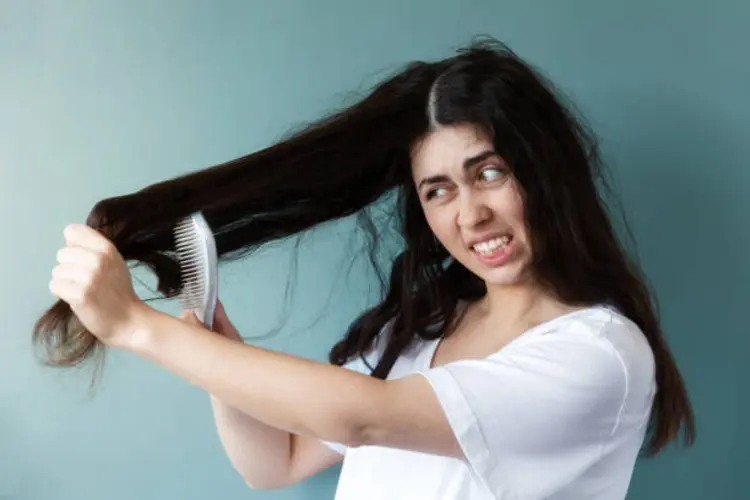 Rambut Kusut? Ini Cara Menyisir yang Benar Biar Nggak Nyangkut!