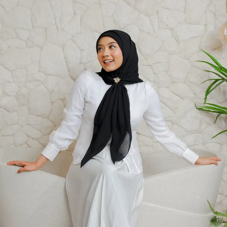 Zoya: Plain Scarf - Kerudung Hijab Segi Empat Polos Bahan Voal