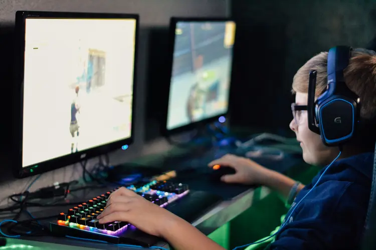 Mau Jago Main Game FPS di PC? Coba Dulu 4 Setting Rahasia Ini