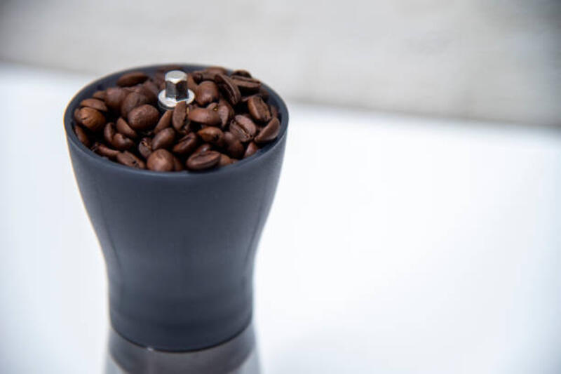 biji-kopi-dan-kopi-grinder.jpg (612×408)