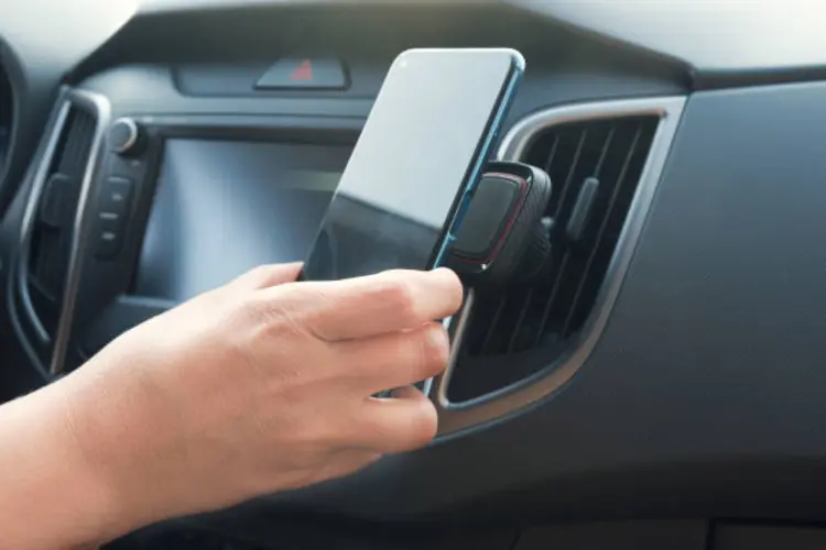 5 Keuntungan Memiliki Magnetic Phone Holder