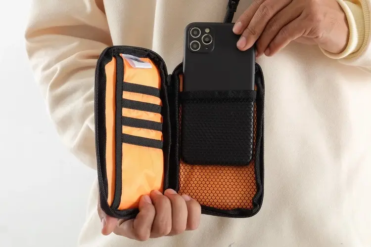 Satu Tas Selempang, Sejuta Kemudahan! Ini Bukti Sling Phone Bag Cocok untuk Semua Kalangan