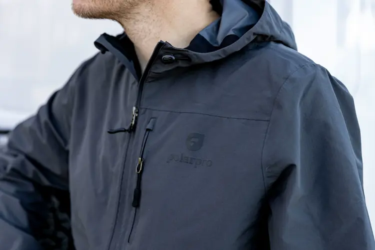 Jebakan Cuaca & Dress Code Teratasi, Jaket Bolak Balik 2IN1, Survival Kit Pria Urban!