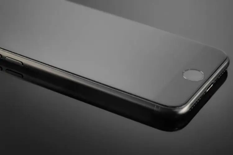 Sering Dilihat Orang Saat Main HP? Lindungi Privasi dengan Tempered Glass Anti Spy!