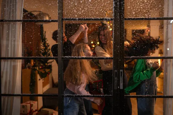 Libur Nataru di Rumah Aja? Yuk, Coba 7 Kegiatan Seru Ini Bareng Keluarga Biar Tetap Asyik!