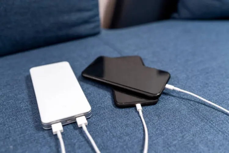 Terlalu Banyak Perangkat yang Perlu Dicas? Powerbank HP Multi-Port Jadi Jawabannya!