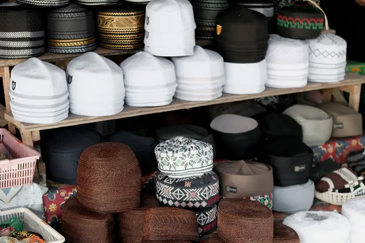Bukan Sekadar Tradisi, Peci Jadi Fashion Statement Baru