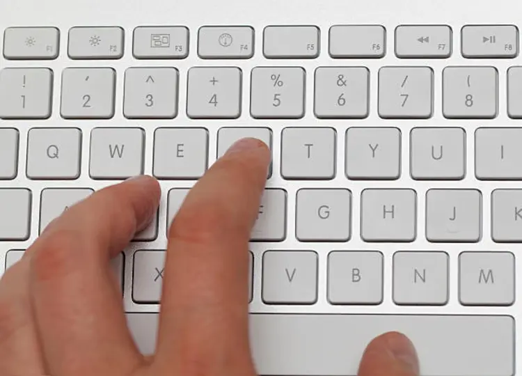 Keyboard Laptop Terasa Licin dan Tidak Responsif? Ini Penyebab dan Cara Mengatasinya