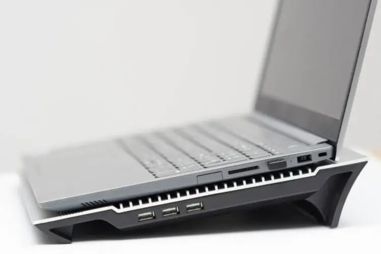 Efektifkah Cooling Pad Laptop? Ini Penjelasan Kapan Sebenarnya Perlu Dipakai