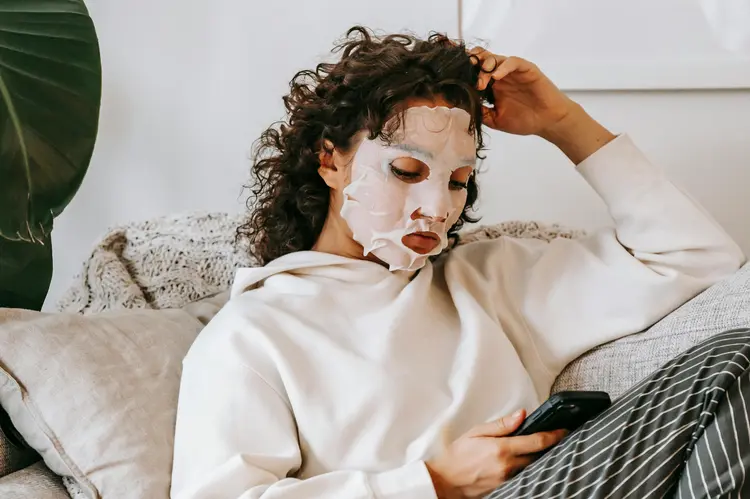 Wajah Auto Glow Walau Lelah? Coba Sheet Mask Praktis Ini!