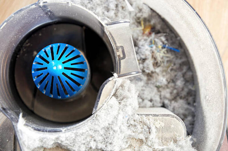 tampilan detail debu dan filter pecah dalam wadah terbuka penyedot debu - broken vacuum cleaner potret stok, foto, &amp; gambar bebas royalti