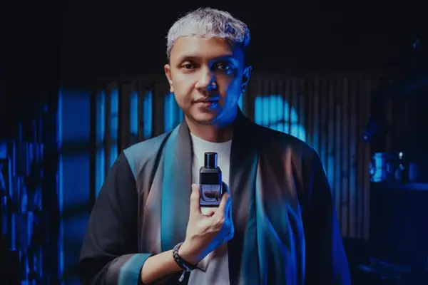 Melodi dalam Botol, Mengulas Kahf Extrait de Parfum Aquaterrae x Iga Massardi