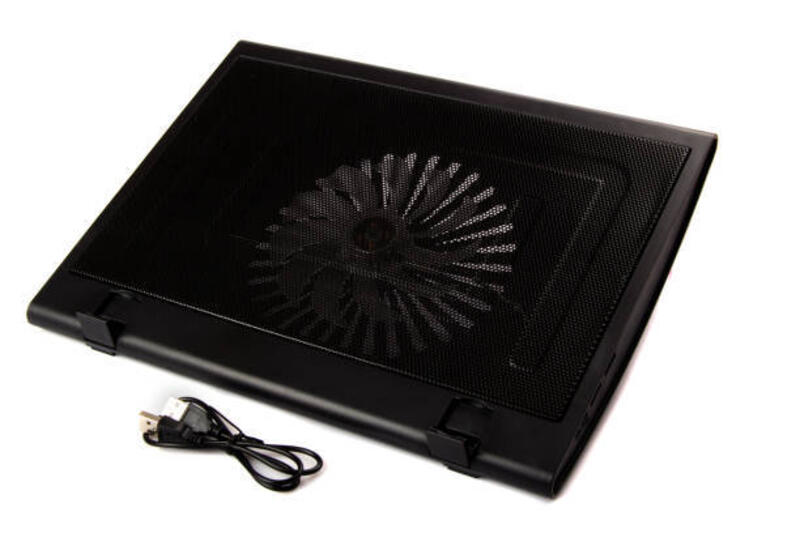 laptop-pendingin-berdiri-dengan-kipas-listrik-ditenagai-oleh-kabel-usb-dari-laptop.jpg (612×408)