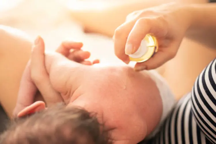 Kegunaan Minyak Telon dan Manfaatnya untuk Si Kecil