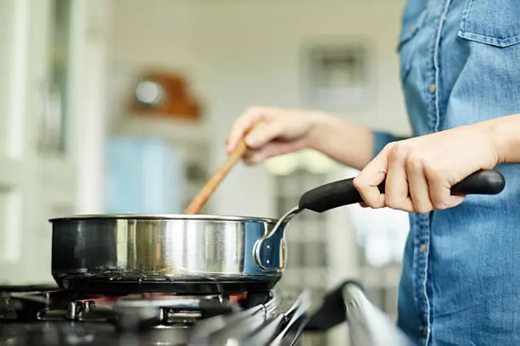 Masak Jadi Simpel, Ini Panci Wajan Murah dan Awet Buat Anak Kost