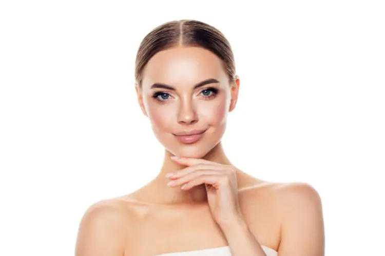 5 Cara Bikin Foundation Terlihat “Second Skin” untuk Pemula