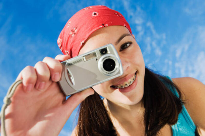 portrait-of-girl-taking-picture-with-camera-and-wearing-bandana.jpg (612×407)
