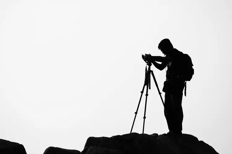 Gak Pakai Ribet! Kendalikan Ponsel dan Kameramu Sekaligus dengan Remote Shutter Universal Ini